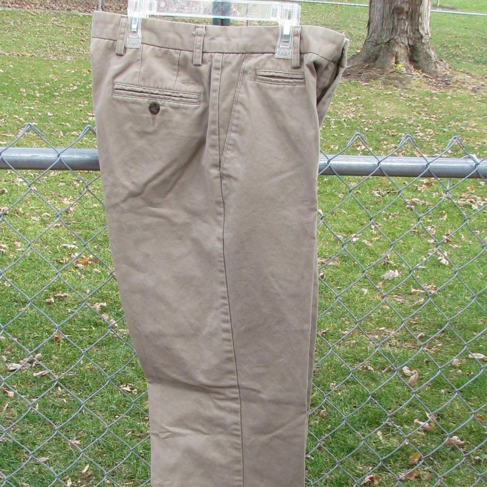 Dockers D4 Relaxed Fit Flat Front Khakis 32W 34L